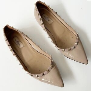 Valentino Garavani Rockstud Patent Leather‎ Pointed Toe Flats Size 40 Nude